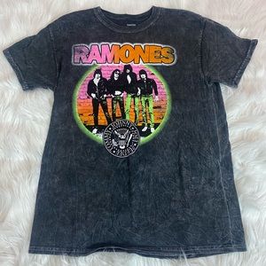 RAMONES GRAPHIC TEE